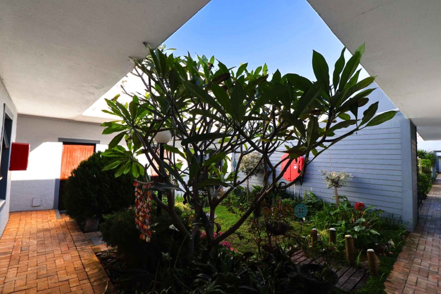 1 Bedroom Property for Sale in Sandbaai Western Cape